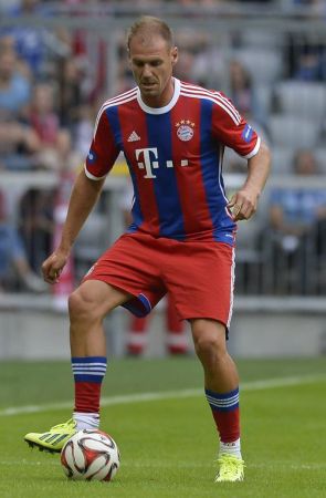 並通過教育 並通過教育