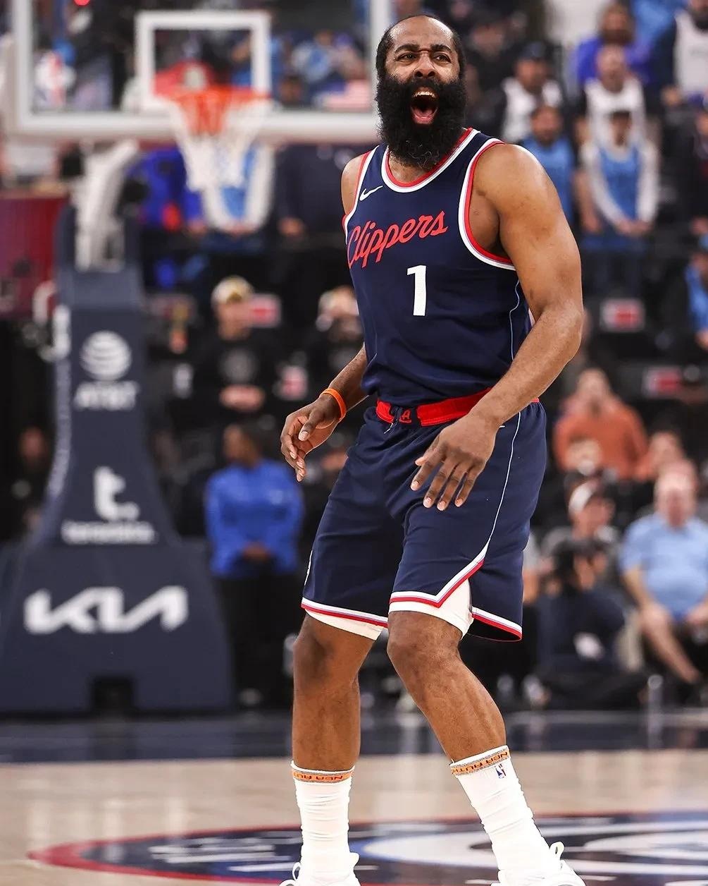 以更高出球 以更高出球