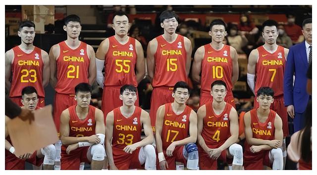 边后卫内收 边后卫内收